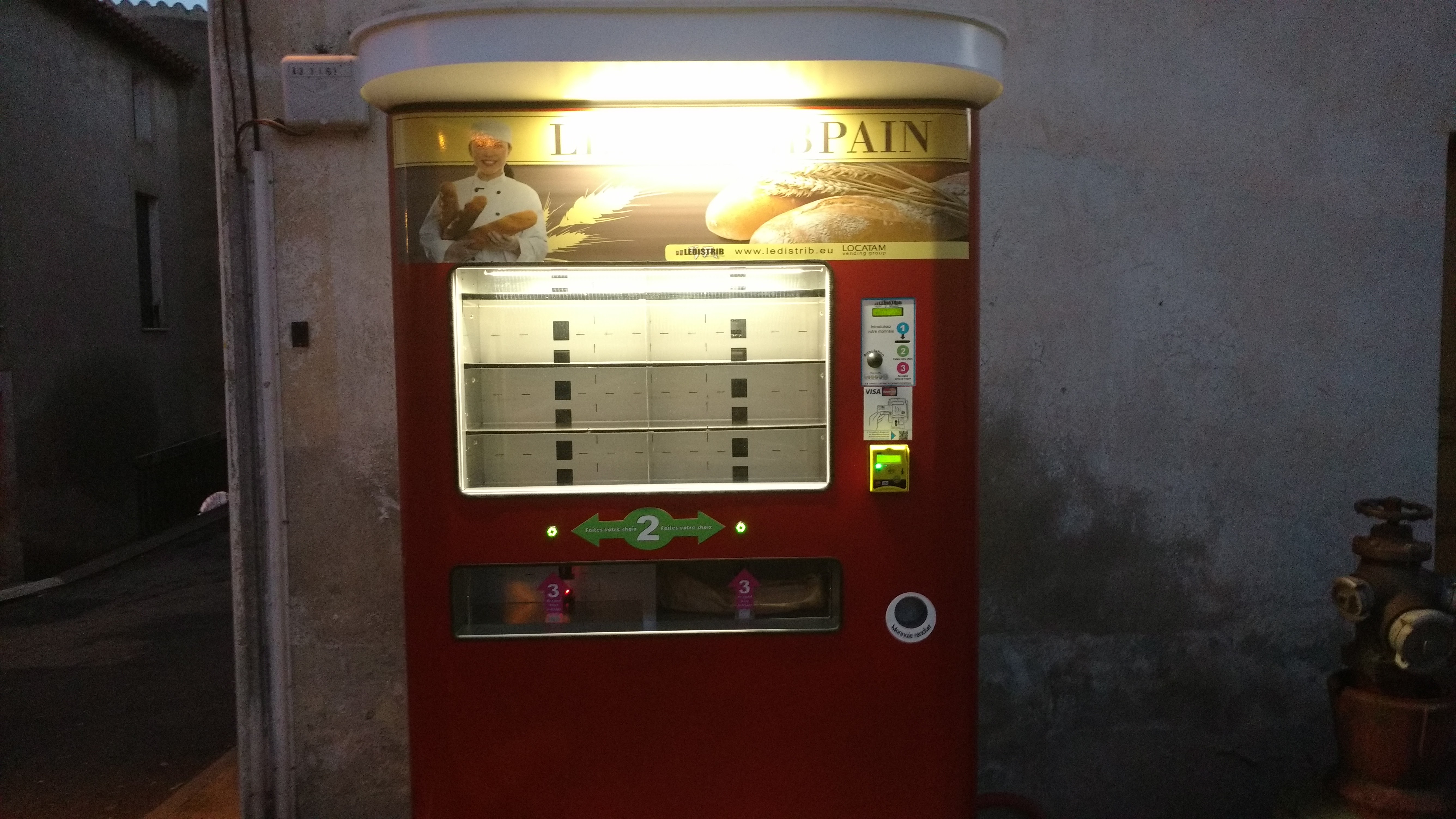 Bread dispensing Machine in Ria-Sirach